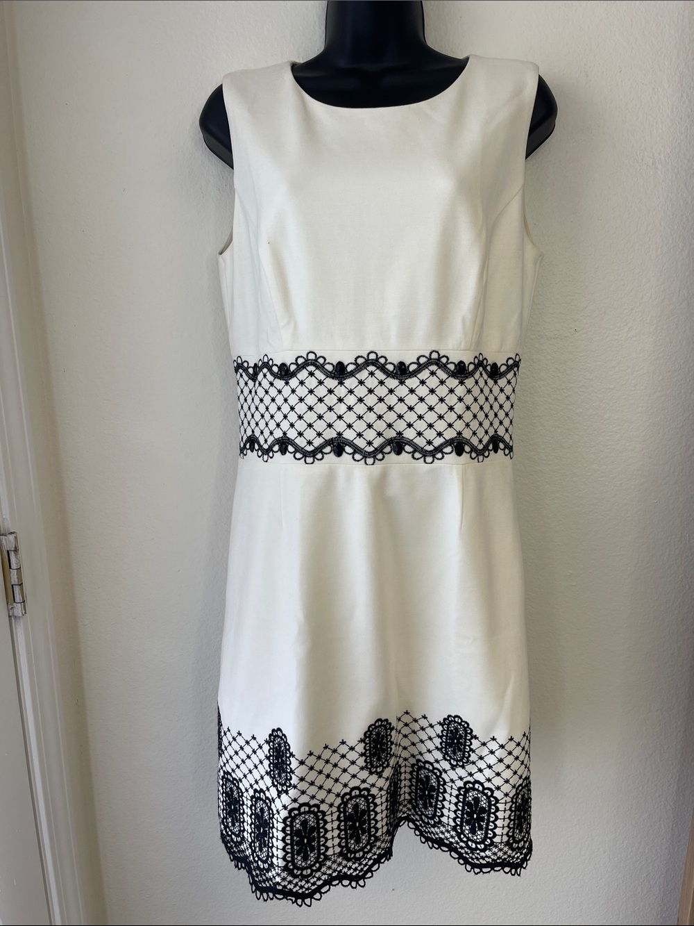 Laundry By Shelli Segal White Dress with Black Lace Accents